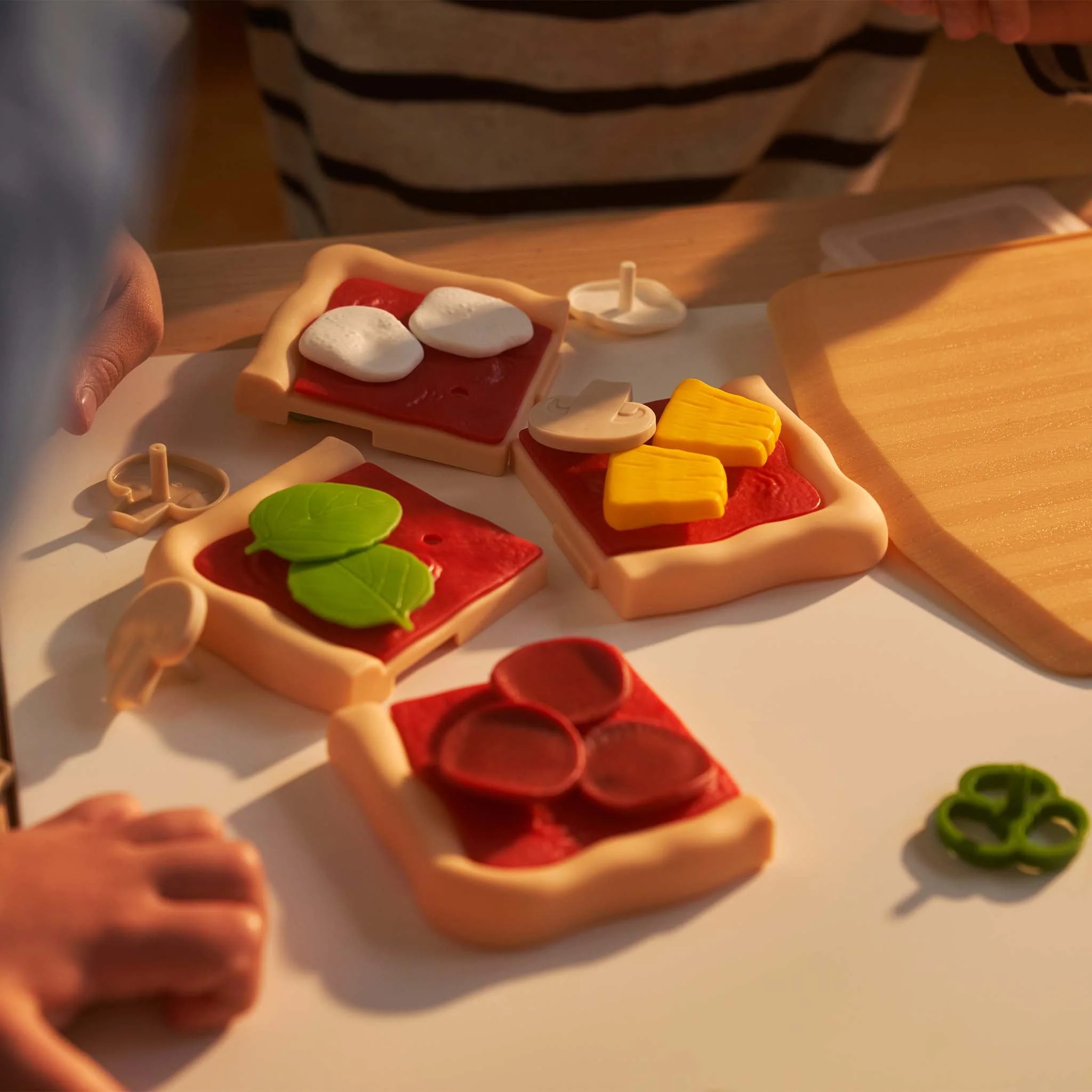 Casdon Ooni Toy Pizza Topping Station - Image 10